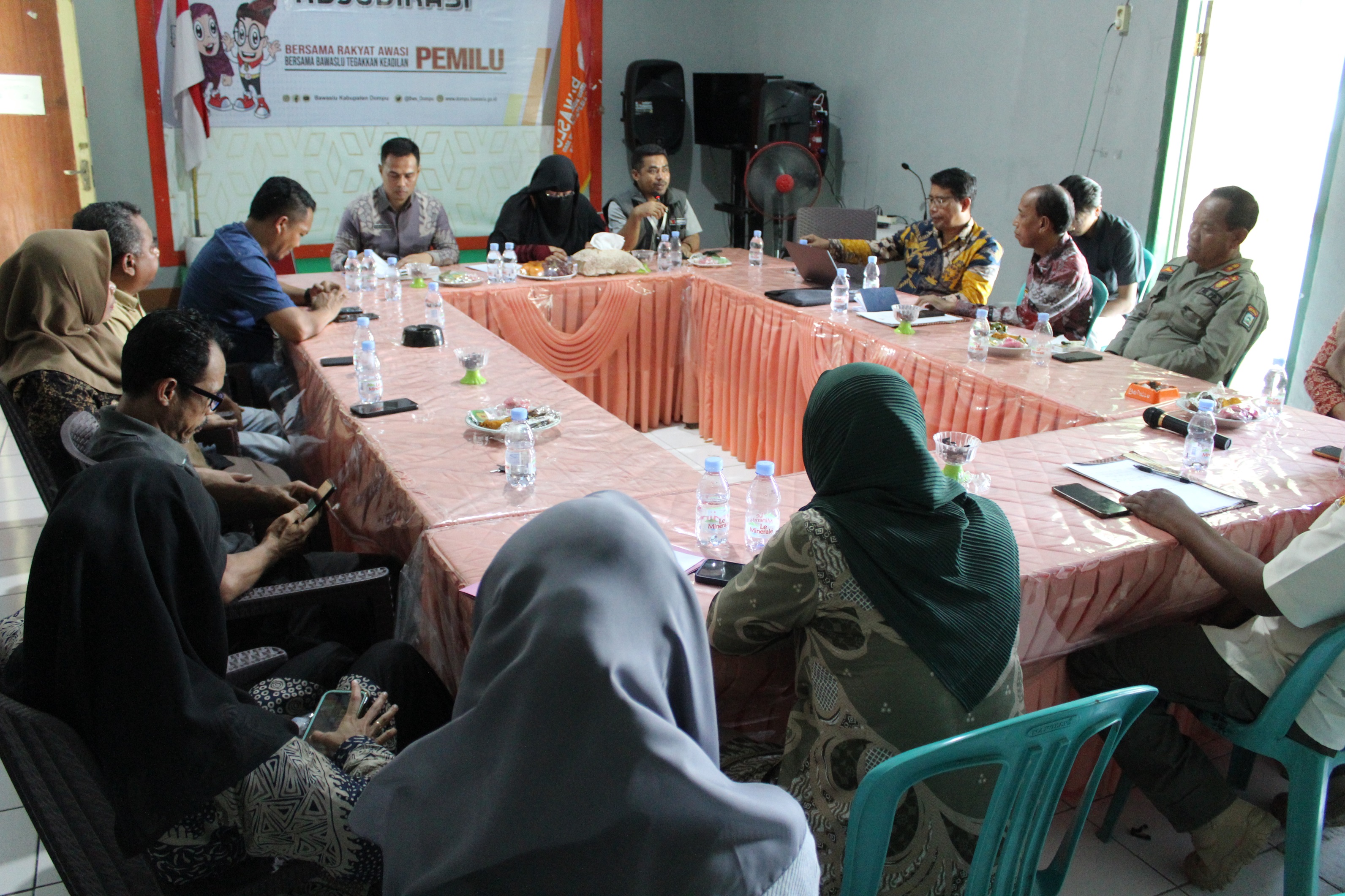 Bawaslu  Dompu Gelar Rapat Koordinasi dan Evaluasi Pelaksanaan Pokja Pengawasan Pemilu 2024