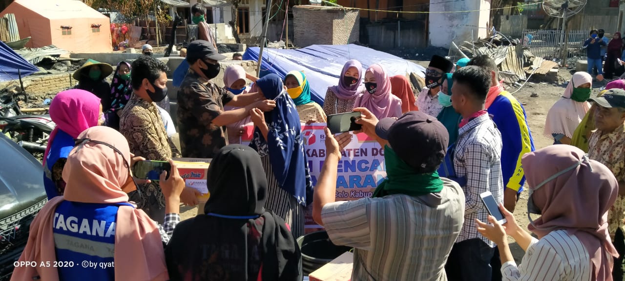 Bawaslu Kab. Dompu Berikan Bantuan Buat Korban Bencana Kebakaran di Desa Ngali