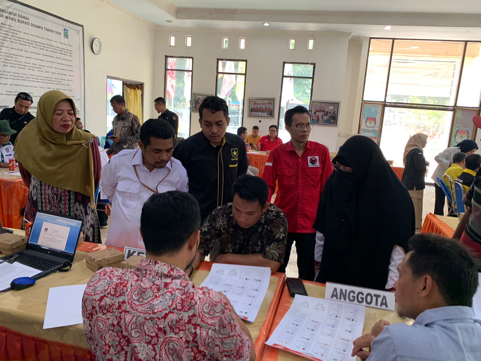 Bawaslu Dompu Melakukan Pengawasan dalam Proses Validasi Desain Surat Suara Pemilu 2024