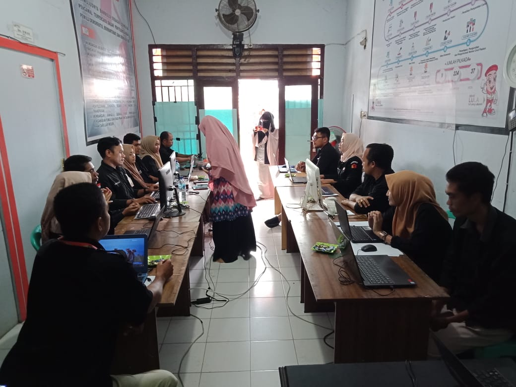 Bawaslu Kabupaten Dompu Evaluasi Staf PPNPS.