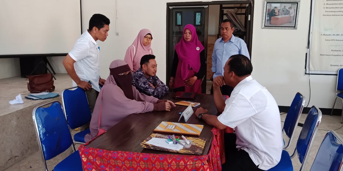 Bawaslu Kab. Dompu melakukan pengawasan proses perekrutan PPK dalam Pemilihan Bupati dan Wakil Bupati Kabupaten Dompu Tahun 2020