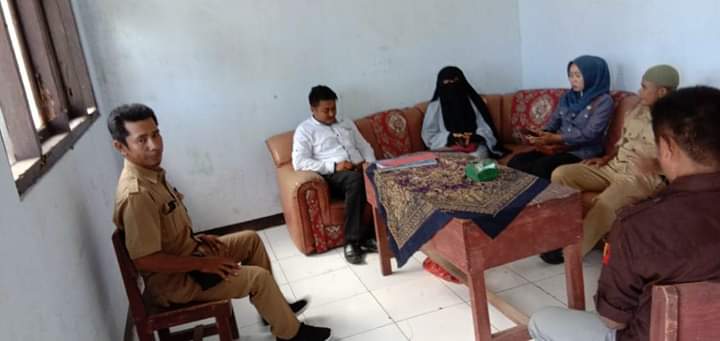 Menekan Angka Pelanggara yang dilakukan ASN Bawaslu Kab. Dompu bersilaturrahmi dengan Kepala Desa Mumbu dan Riwo.