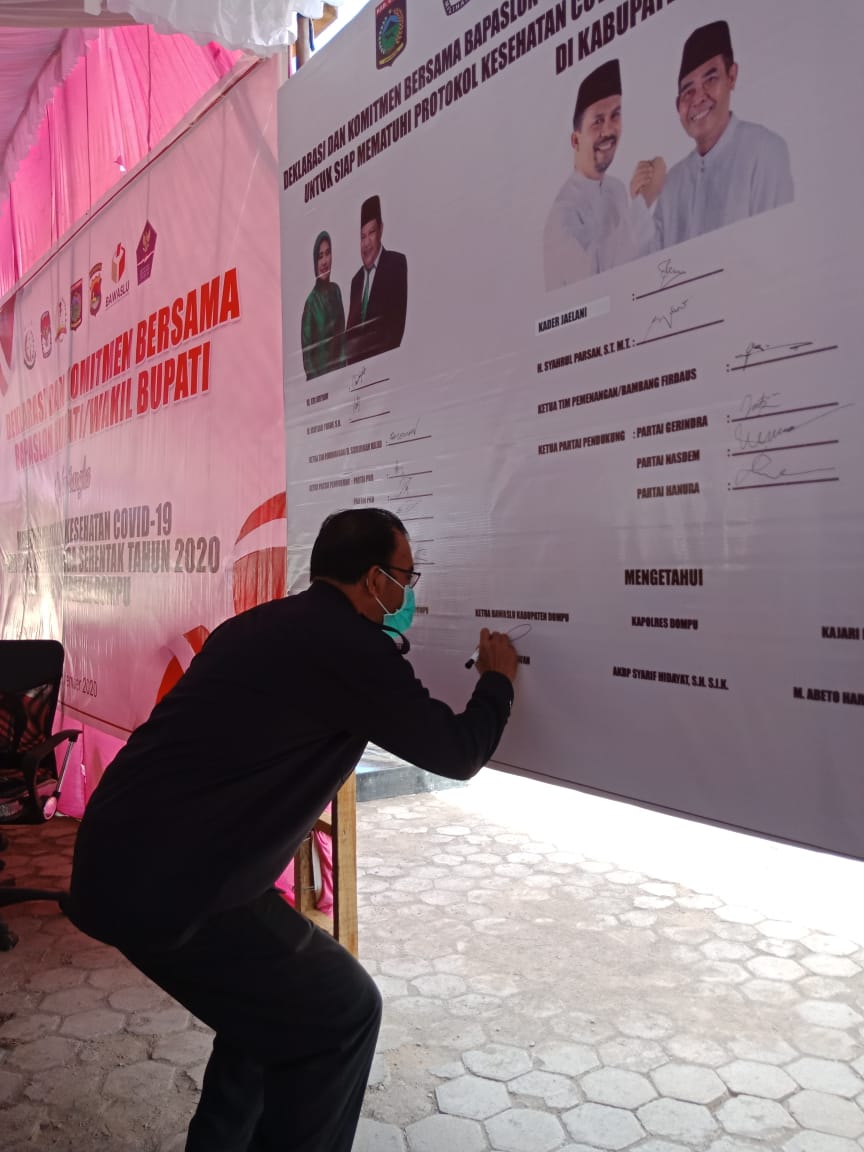 Bawaslu Hadiri Deklarasi dan Komitmen Bersama Bapaslon Bupati/Wakil Bupati Untuk Siap Mematuhi Protokol Kesehatan Covid-19
