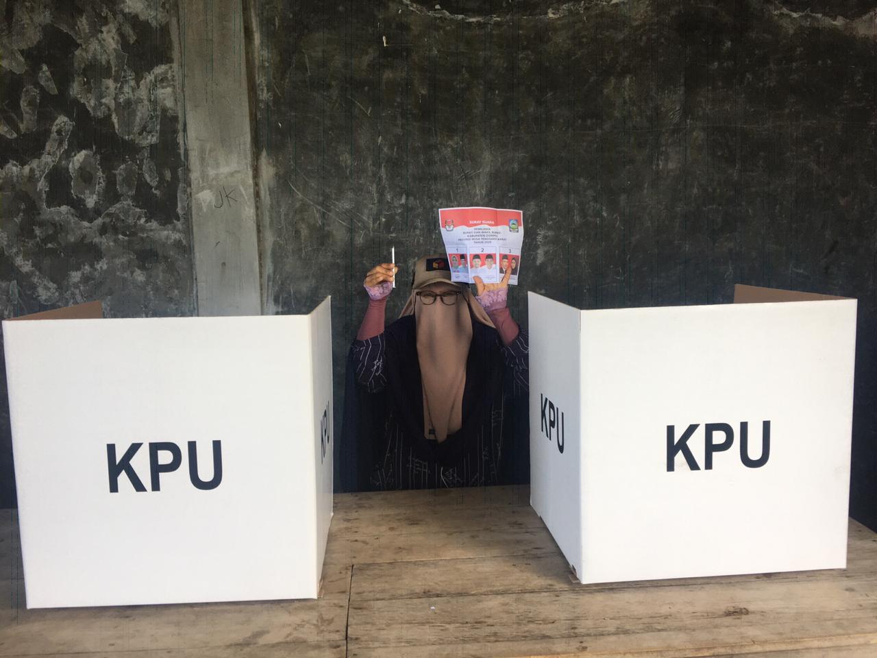 Monitoring Pengawasan Pemungutan Suara di Kecamatan Manggelewa, Swastari: Gunakan Hak Pilih di TPS 4 Dusun Nisa Bajo Desa Kwangko