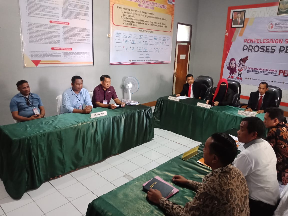 Bawaslu Dompu Gelar Mediasi Atas Sengketa Proses Pemilu Parpol Demokrat dan Nasdem