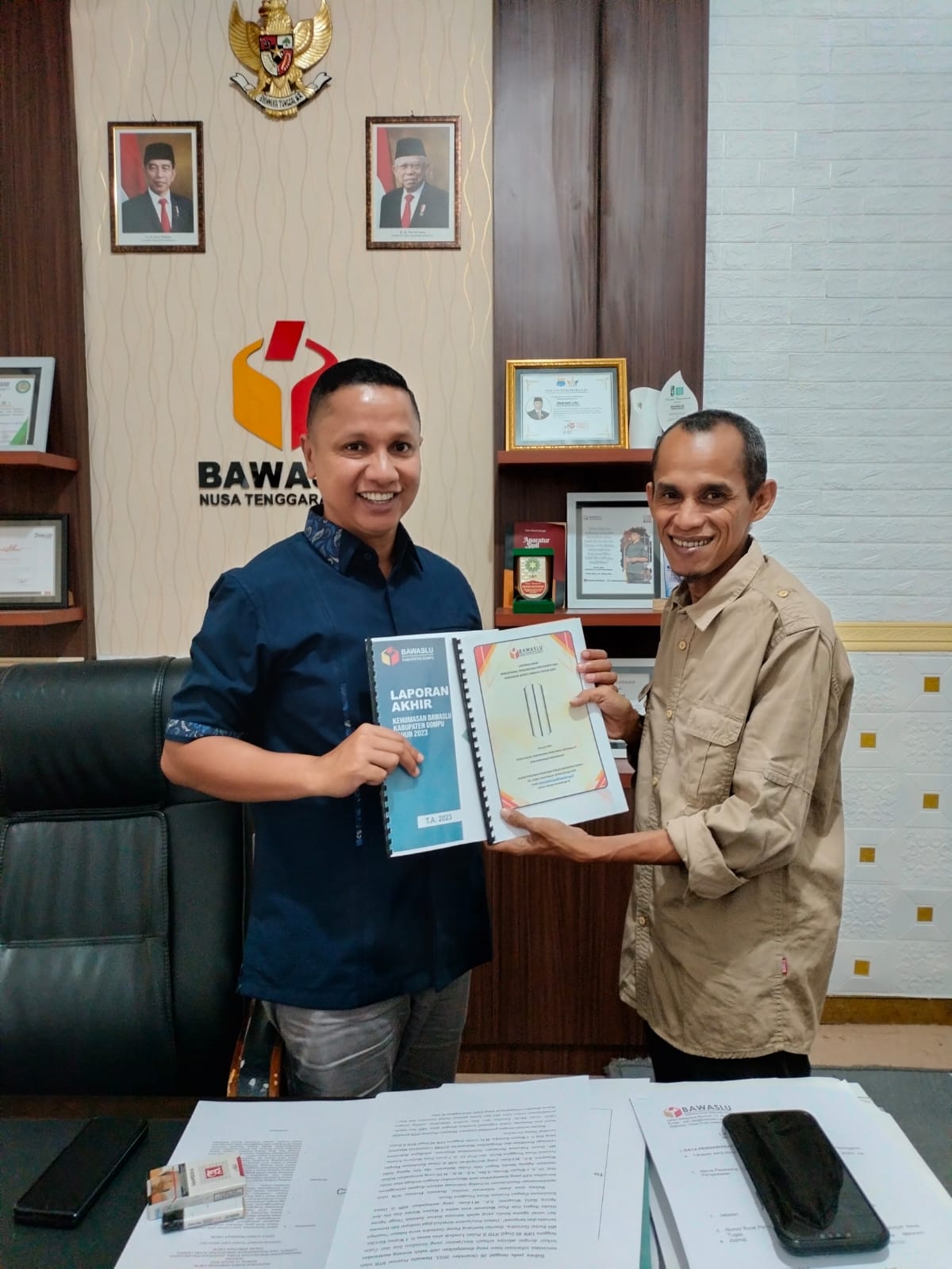 Wahyudin Serahkan Laporan Akhir Pencegahan, Parmas dan Humas Bawaslu Dompu