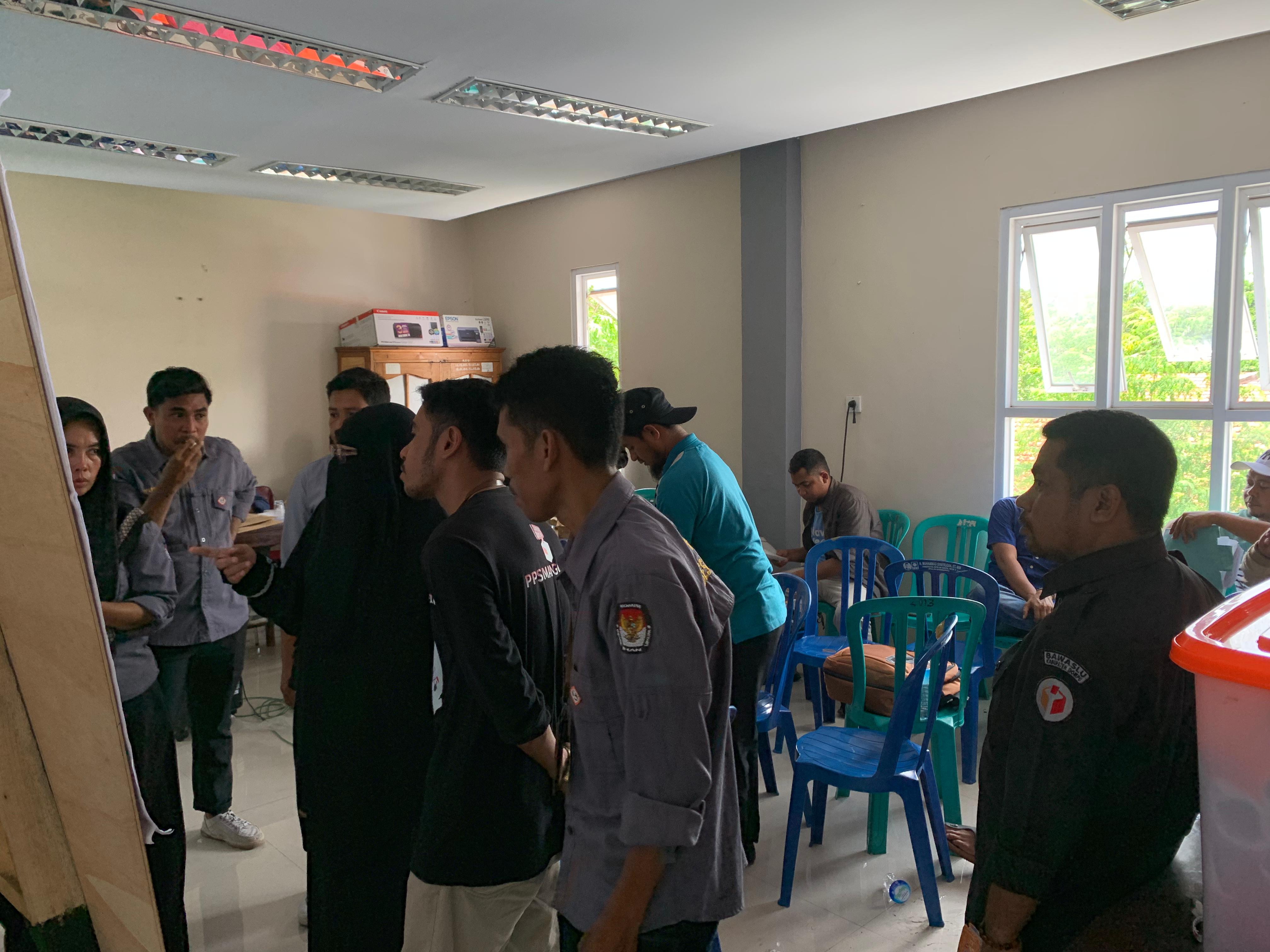 Bawaslu Dompu Melakukan Monitoring Rapat Pleno Rekapitulasi Tingkat Kecamatan