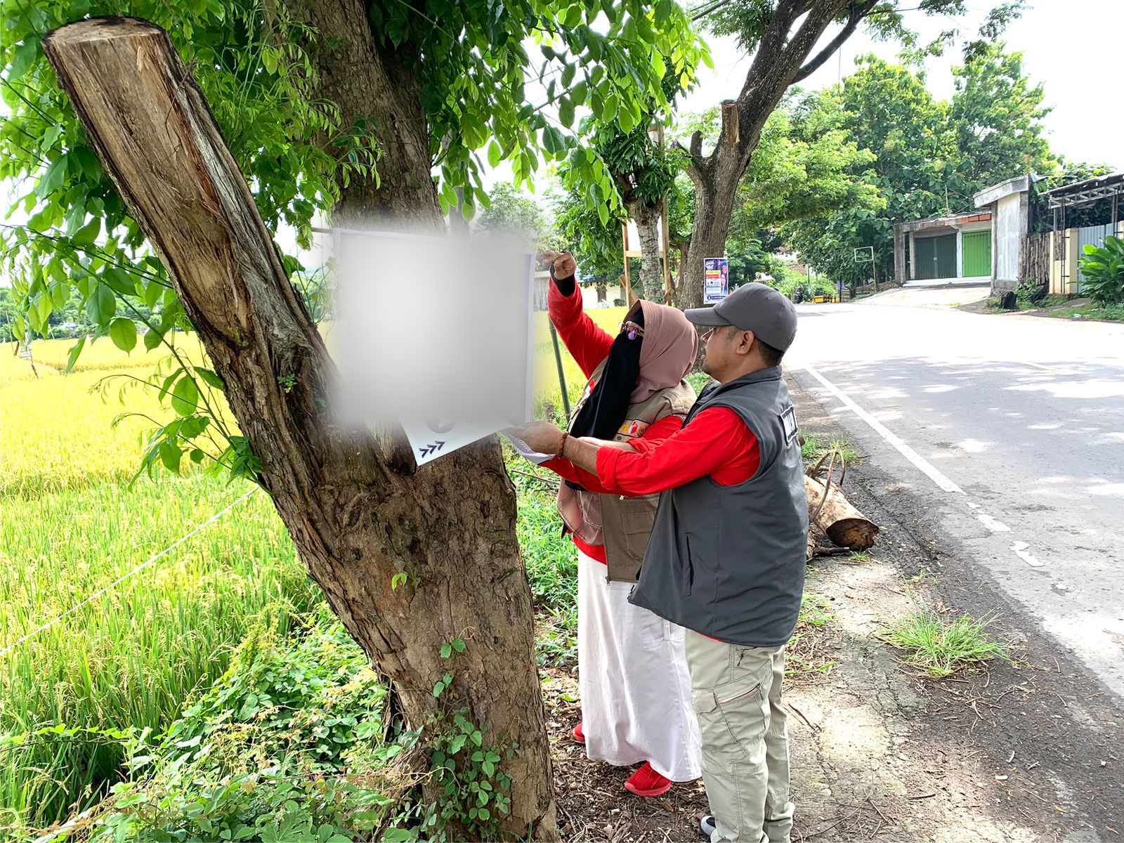 Bawaslu Bersama Pol PP dan DLH Lakukan Penertiban APK Pemilu yang Merusak Estetika Kota