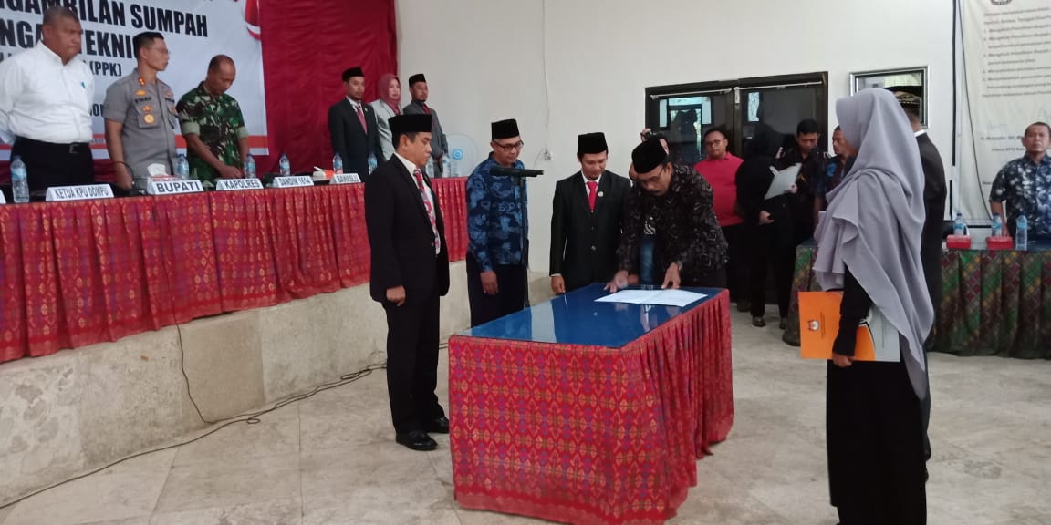 BAWASLU MENGHADIRI PELANTIKAN PANITIA PEMILIHAN KECAMATAN (PPK) se-KABUPATEN DOMPU.