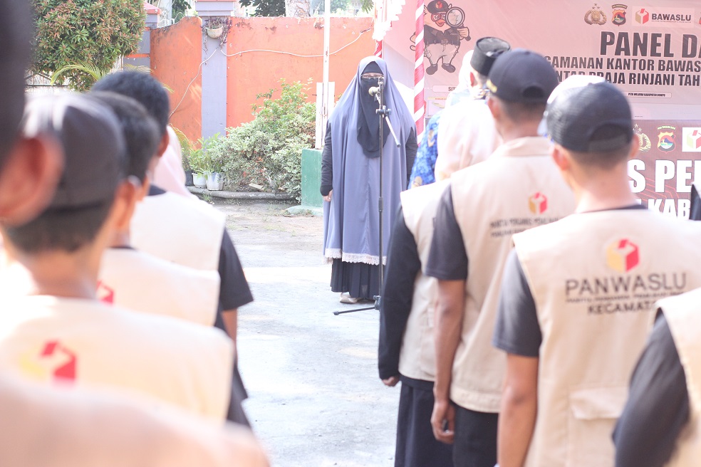 Bawaslu Dompu Gelar Upacara Peringatan Hari Sumpah Pemuda 