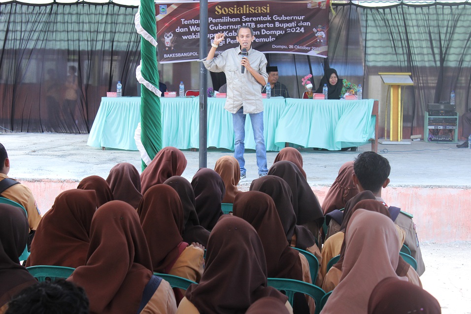 Sosialisasi Pilkada 2024, Wahyudin Tekankan Peran Penting Pemilih Pemula di Dompu