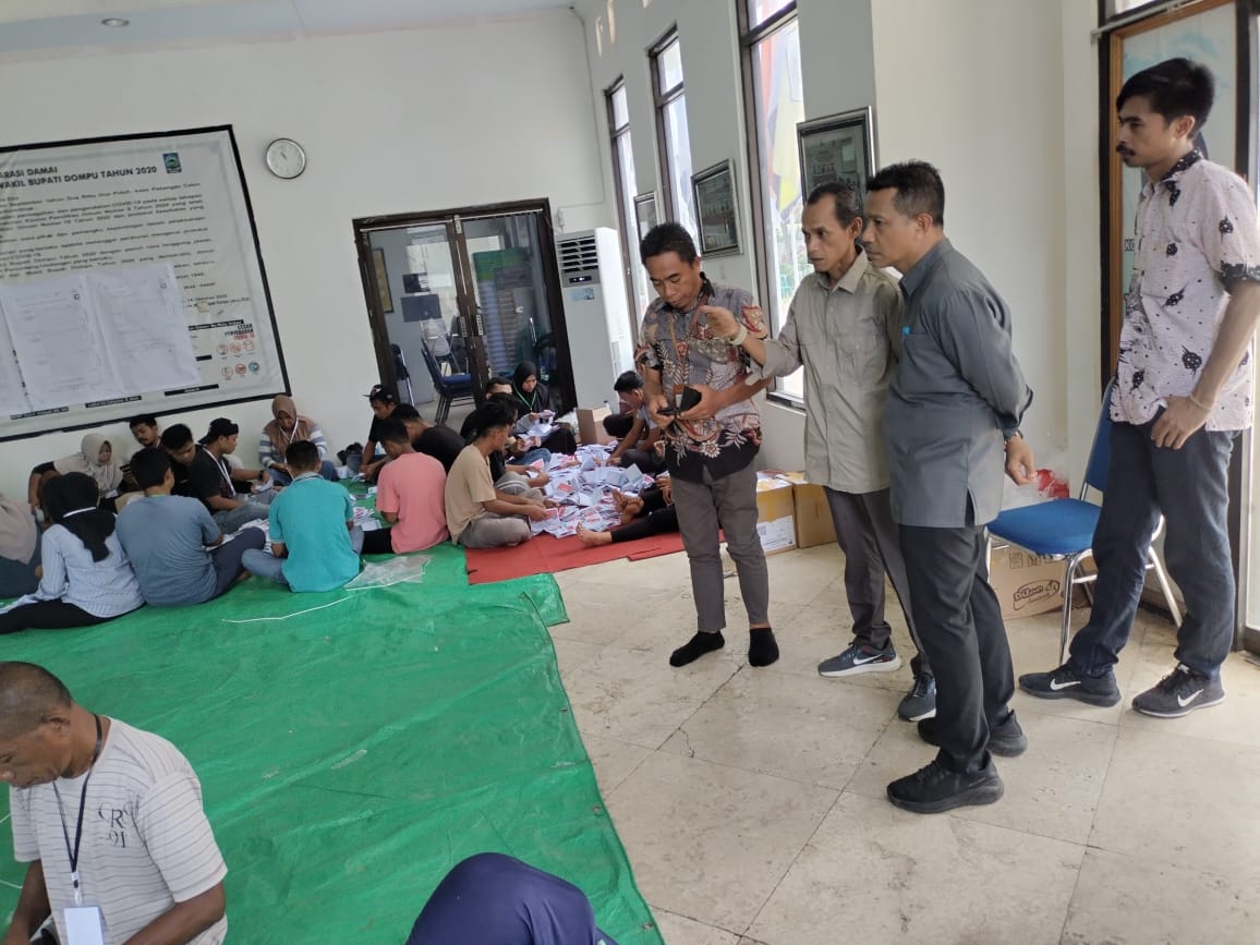 Wahyudin Awasi Langsung Proses Pelipatan dan Penyortiran Surat Suara Pilkada 2024