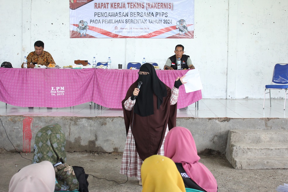 Bawaslu Dompu Bekali Pengawas Desa dan PTPS untuk Pilkada Serentak 2024 di Kempo