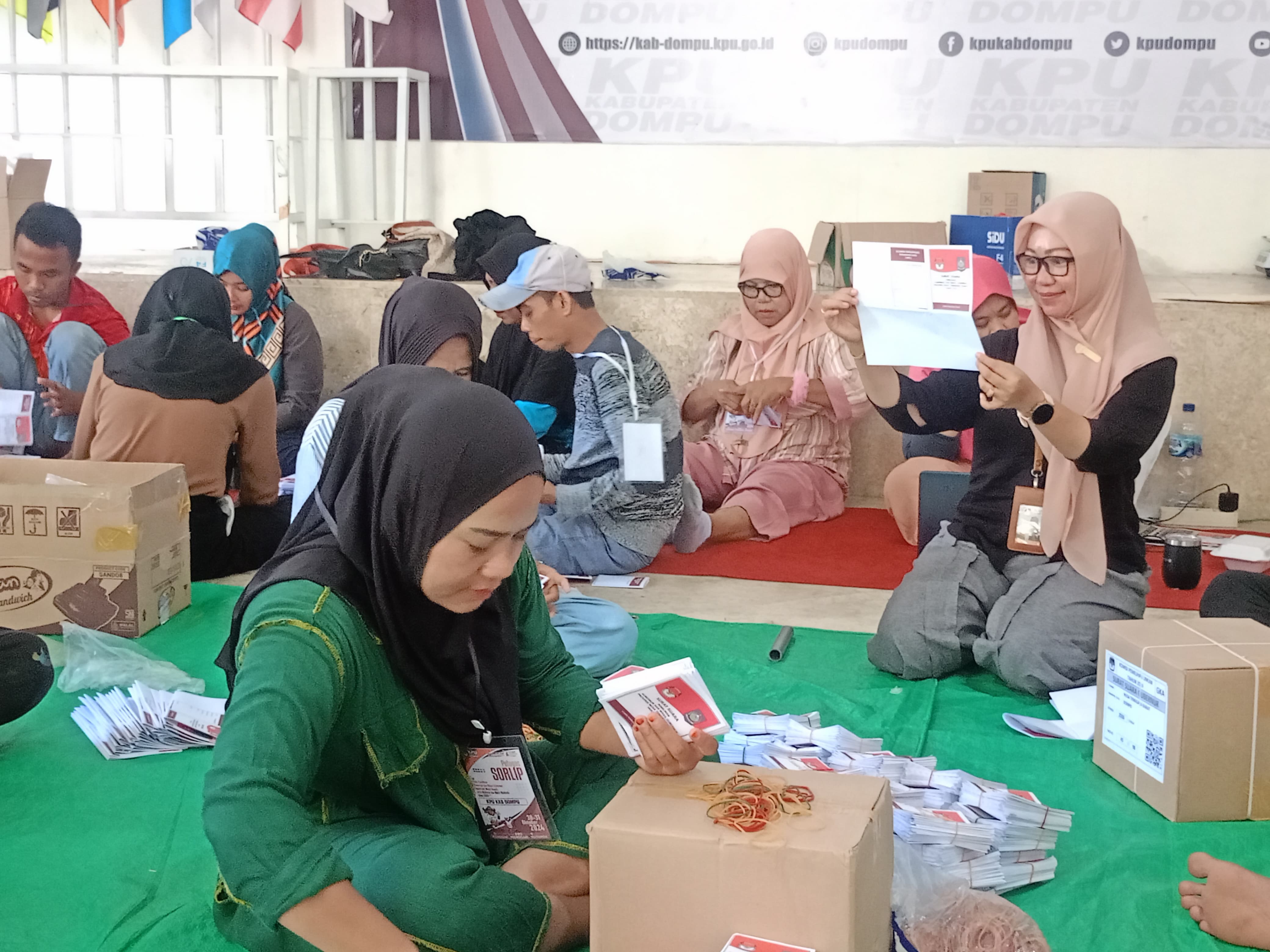 Bawaslu Dompu Perketat Pengawasan Sortir dan Pelipatan Surat Suara untuk Pemiliha