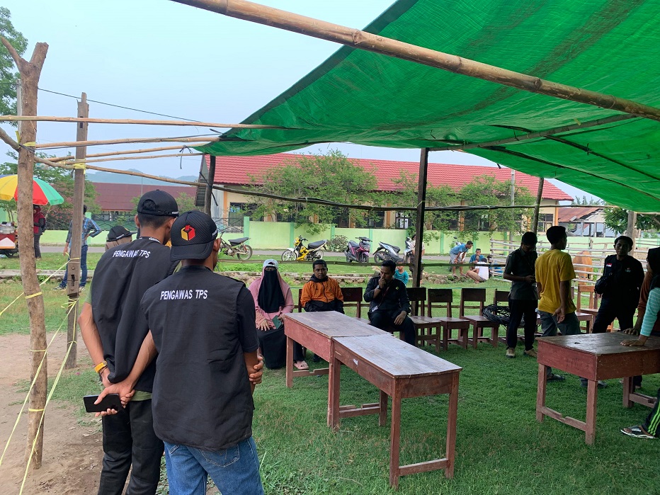 Bawaslu  Dompu Monitoring Kesiapan TPS oleh KPPS