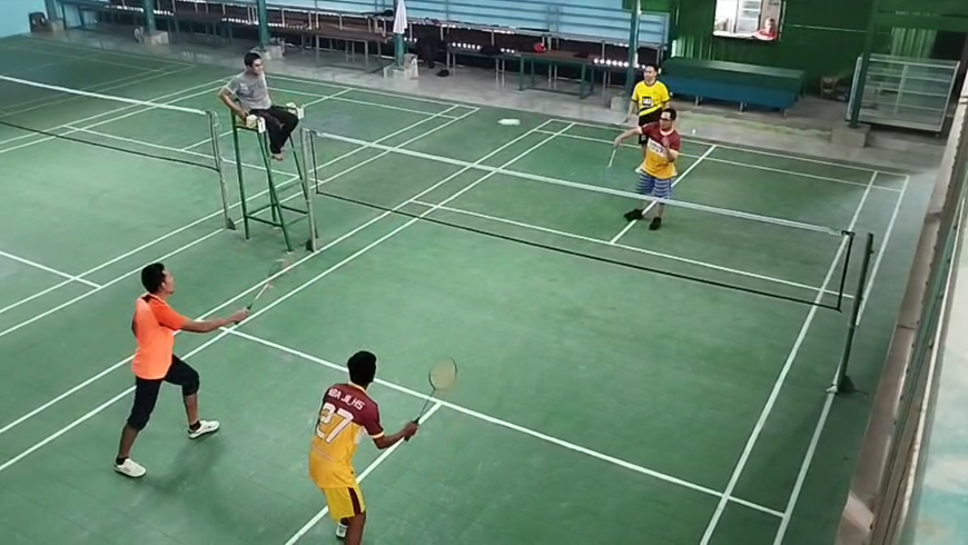 Bawaslu Dompu Gelar Sosialisasi Pengawasan Pemilu Lewat Permainan Bulutangkis