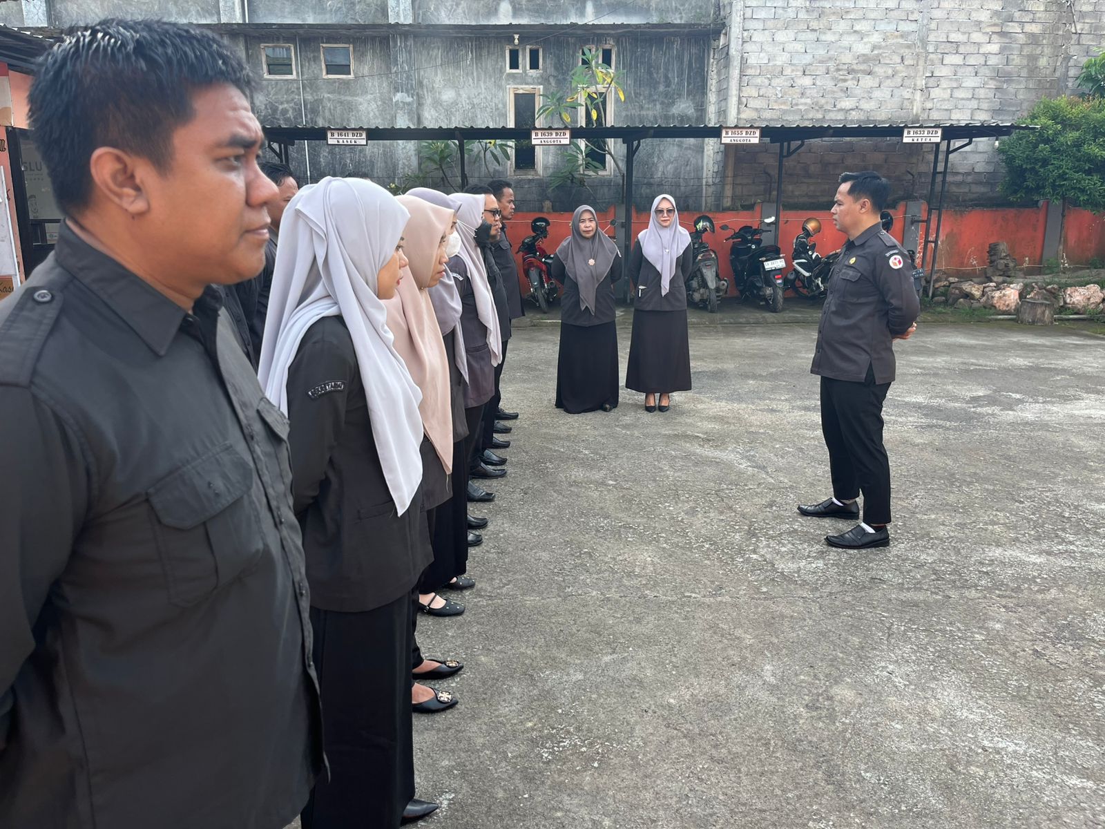 Bawaslu Dompu Gelar Apel Pagi Rutin Setiap Hari Senin