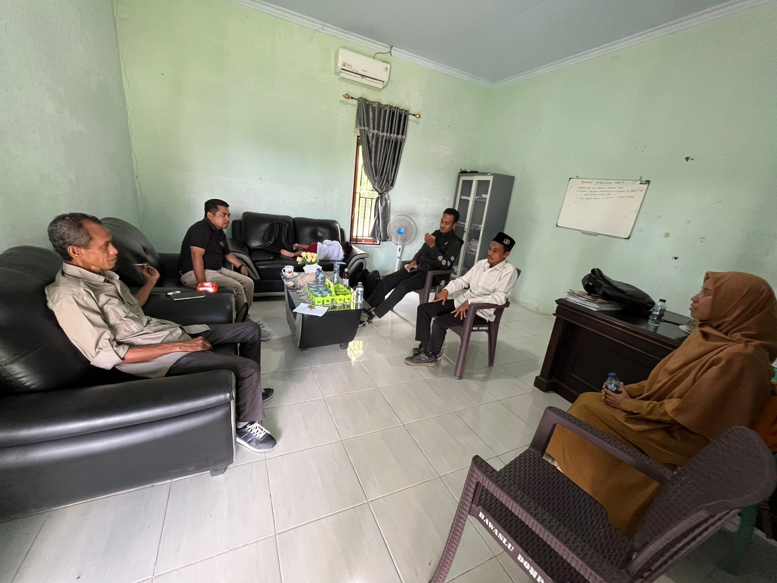 Bawaslu Dompu Terima Kunjungan Silaturahmi dari Pemuda Muhammadiyah