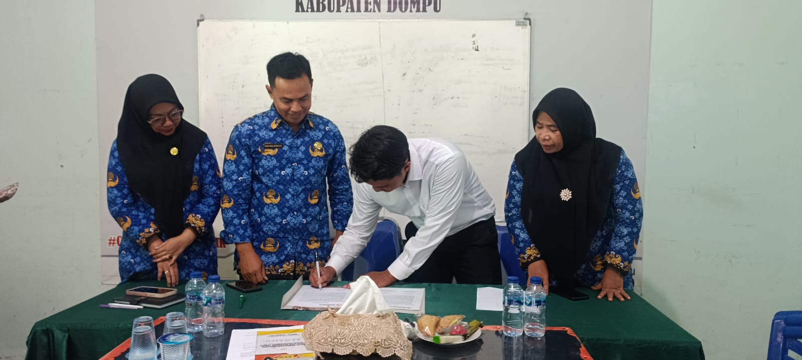Hari Pertama Bertugas, Tiga CPNS Resmi Disambut di Bawaslu Kabupaten Dompu