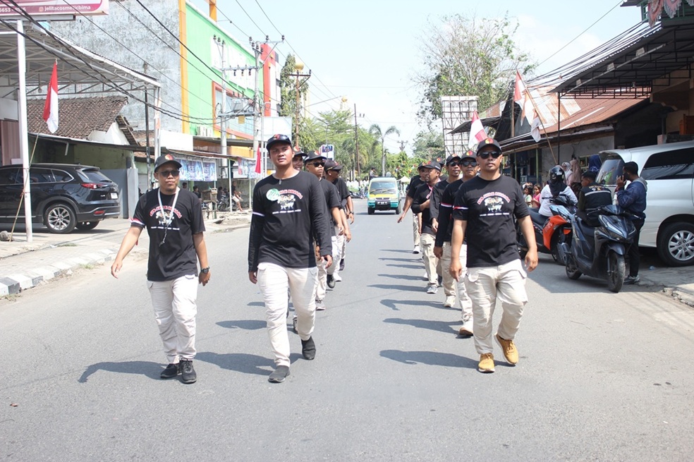 Bawaslu Dompu Ikut Partisipasi Jalan Tepat Waktu 17 Kilometer Meriahkan HUT ke-80 RI