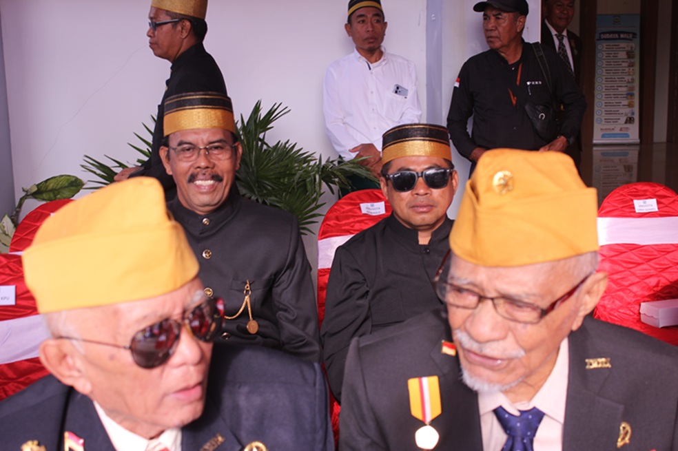 Bawaslu Dompu Hadiri Upacara HUT ke-80 Kemerdekaan RI di Lapangan B