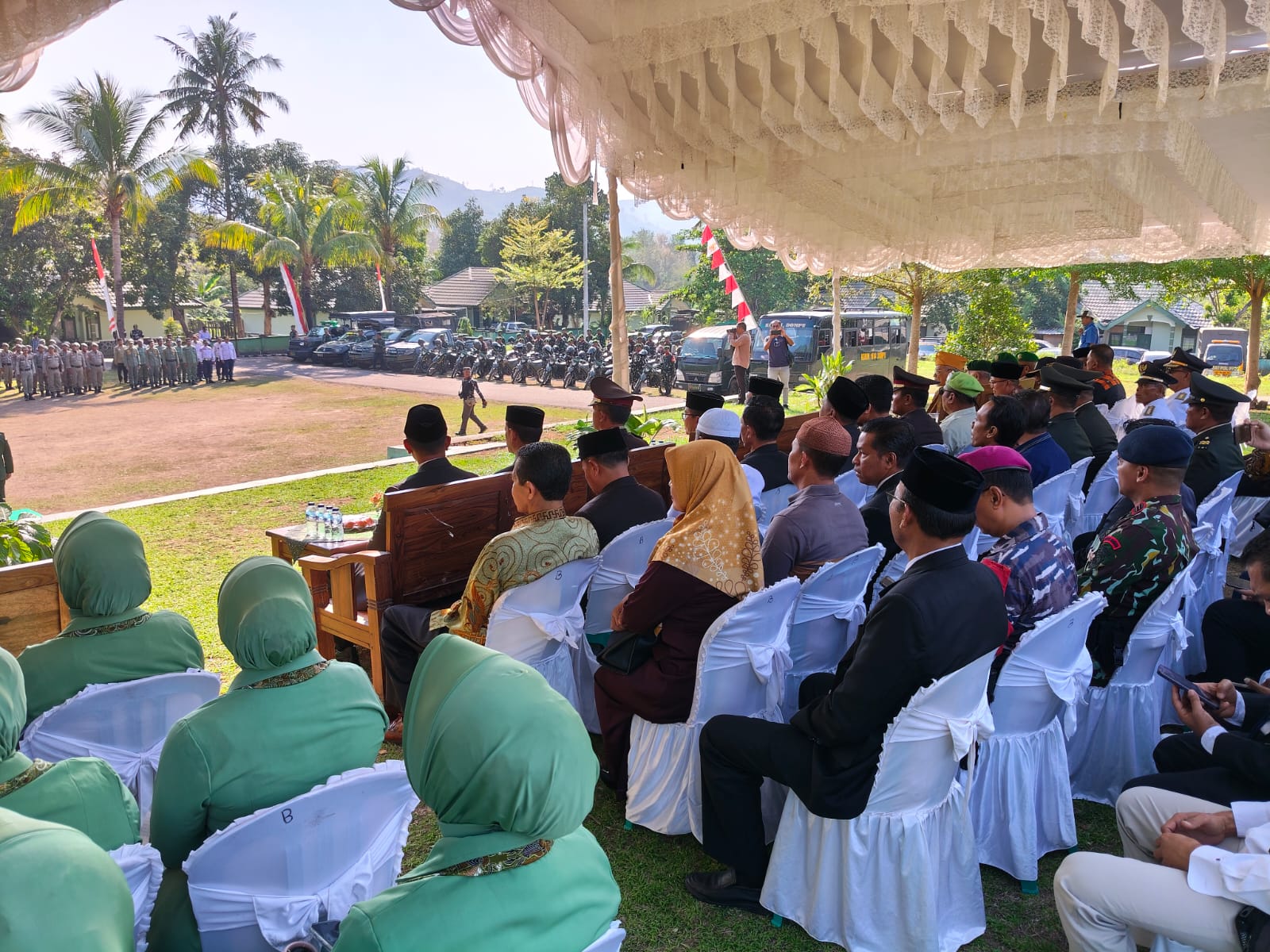 Ketua Bawaslu Dompu, Irwan Hadiri Upacara HUT TNI ke-80 di Kodim 1614 Dompu