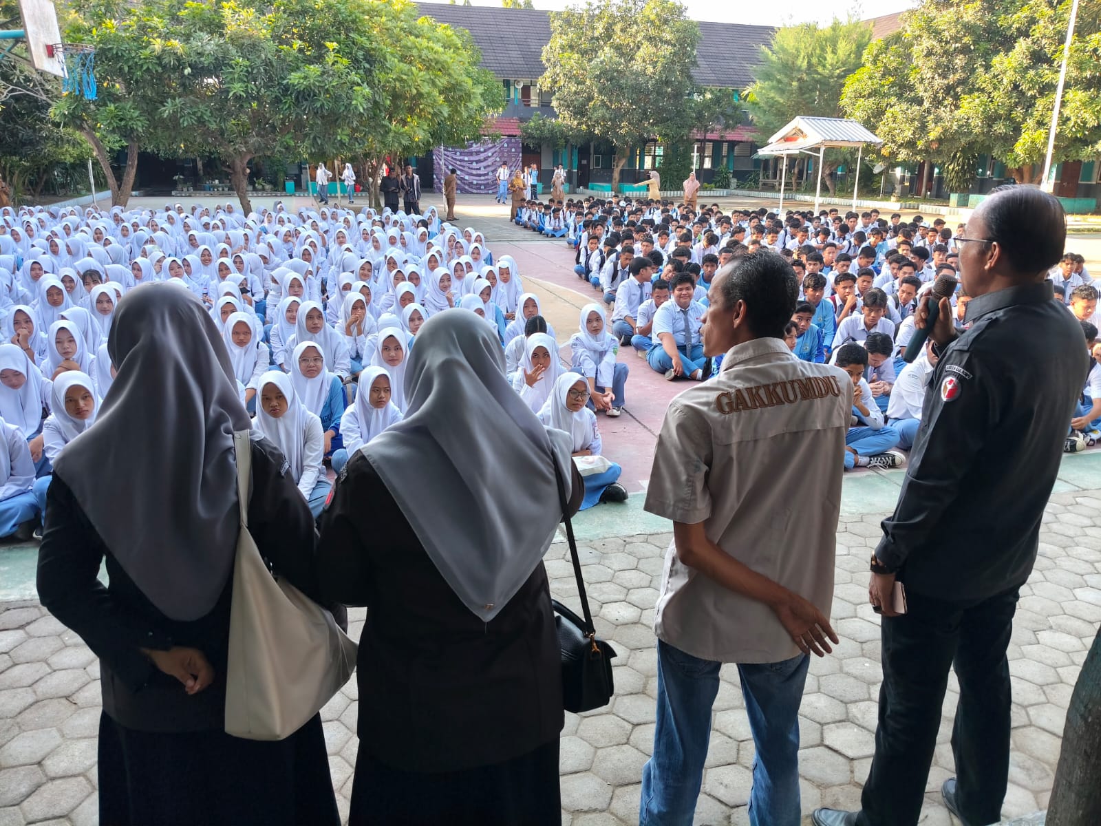 Bawaslu Dompu Gelar Sosialisasi Pengawasan Partisipatif di SMA Negeri 1 Dompu