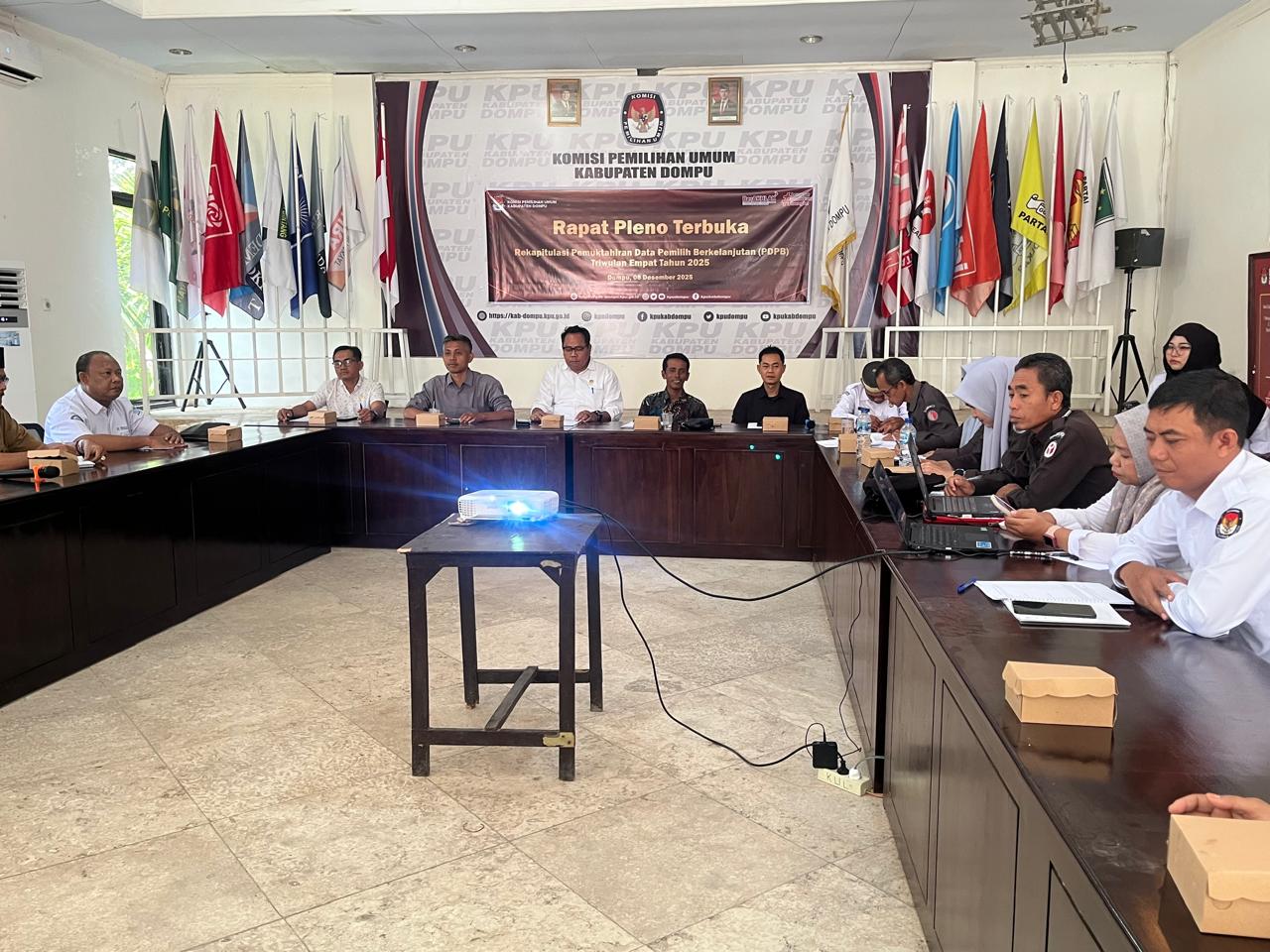 Bawaslu Dompu Awasi Jalannya Pleno Rekapitulasi PDPB Triwulan IV Tahun 2025
