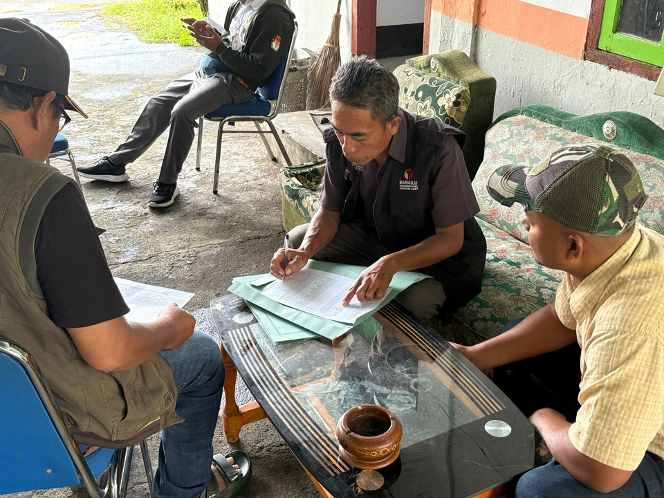 Bawaslu Dompu Awasi Coklit Terbatas KPU di Kecamatan Pekat