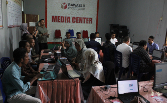 Bawaslu Dompu Melakukan Evaluasi Kinerja Panwascam dalam Pemilihan 2024