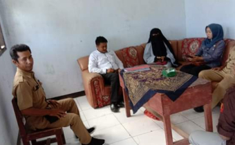 Menekan Angka Pelanggara yang dilakukan ASN Bawaslu Kab. Dompu bersilaturrahmi dengan Kepala Desa Mumbu dan Riwo.