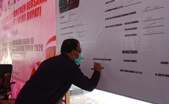 Bawaslu Hadiri Deklarasi dan Komitmen Bersama Bapaslon Bupati/Wakil Bupati Untuk Siap Mematuhi Protokol Kesehatan Covid-19