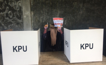 Monitoring Pengawasan Pemungutan Suara di Kecamatan Manggelewa, Swastari: Gunakan Hak Pilih di TPS 4 Dusun Nisa Bajo Desa Kwangko