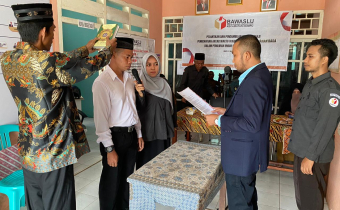Ketua Panwaslu Kecamatan Dompu Lantik PAW PKD Kelurahan Bada
