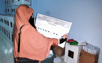 Bawaslu Dompu Intensif Awasi Pemidahan Logisitk Pemilu Untuk Menjaga Integritas Pemilu