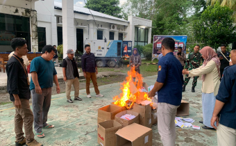 Bawaslu Dompu Awasi Pemusnahan Surat Suara Yang Rusak atau Lebih