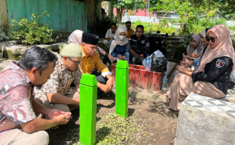 Bawaslu Kabupaten Dompu Ziarah ke Makam Almarhumah Swastari