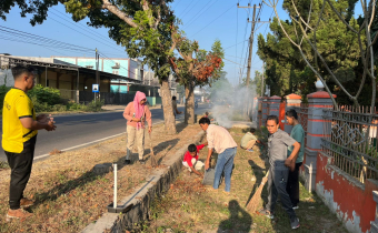 Bawaslu Dompu Gelar Jum’at Bersih di Lingkungan Kantor