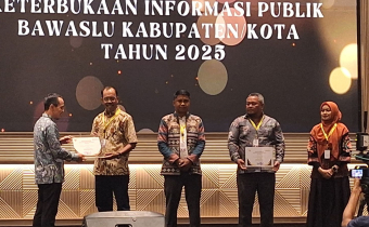 Bawaslu Dompu Raih Predikat “Informatif” dalam Anugerah Keterbukaan Informasi Publik 2025