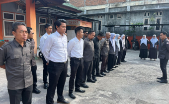 Bawaslu Dompu Gelar Apel Rutin Awal Pekan, Bahas Agenda Coktas Triwulan IV dan Penguatan Partisipasi Masyarakat