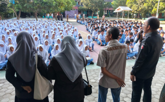 Bawaslu Dompu Gelar Sosialisasi Pengawasan Partisipatif di SMA Negeri 1 Dompu