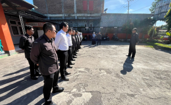 Bawaslu Dompu Gelar Apel Pagi, Ketua Tekankan Kesiapan Dua Agenda Besar dan Penguatan Publikasi Media Sosial