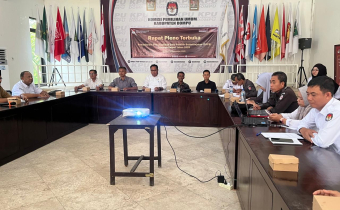 Bawaslu Dompu Awasi Jalannya Pleno Rekapitulasi PDPB Triwulan IV Tahun 2025