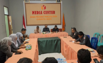 Bawaslu Dompu Gelar Rapat Rutin Bulanan, Bahas Penyesuaian Program WFA/WFO dan Penguatan Kapasitas SDM