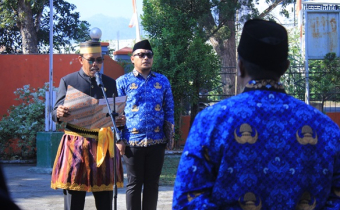 Bawaslu Dompu Gelar Upacara Peringatan HUT ke-81 Kemerdekaan RI